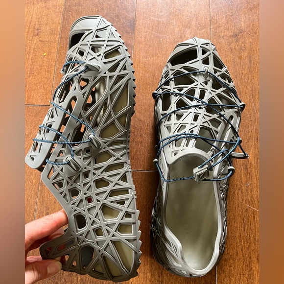 DIOR WARP SANDAL - Black Cosmo Rubber with Warped Cannage Motif - Picture 2 of 5